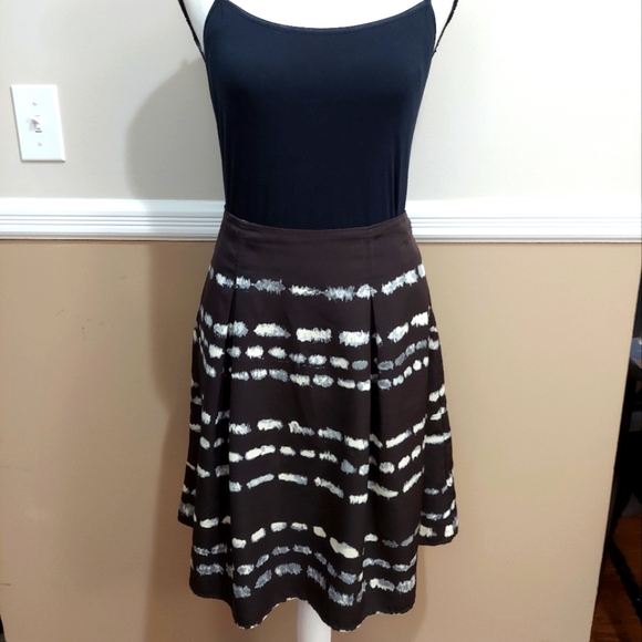 Women's simply vera, Vera Wang size 4 pleated skirt. Silky soft. - Picture 1 of 10